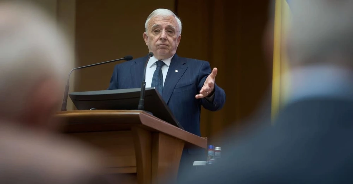 Isărescu, după mesajul lui Nicușor Dan despre euro: „România nu îndeplinește niciun criteriu. Este un proces politic complicat”