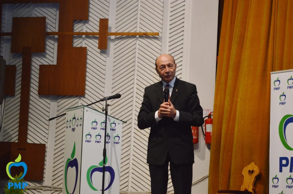 Traian Băsescu critică ideea de „guvern tranzitoriu”: „Pur și simplu batjocoresc Constituția”. Cui atribuie responsabilitatea