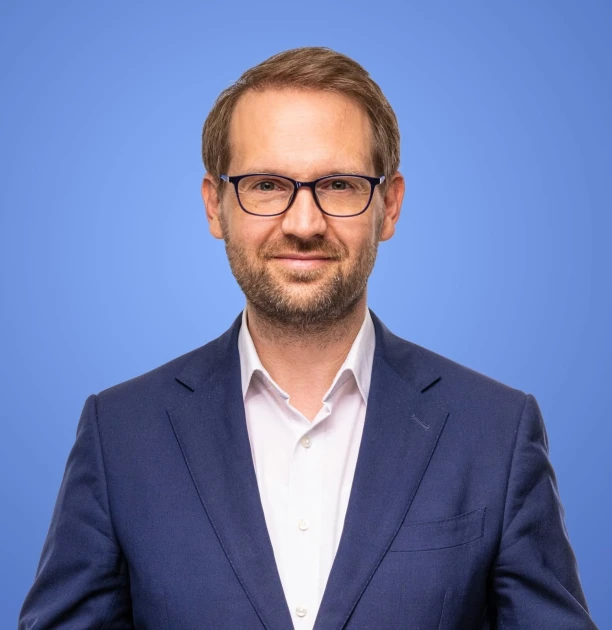 USR: „nu va vota Guvernul Veștea”. Dominic Fritz, mandatat să discute cu PNL, UDMR și Nicușor Dan