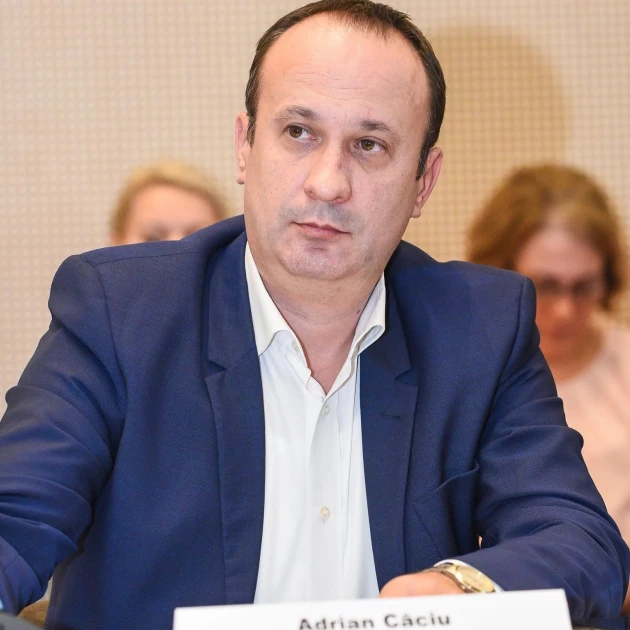 Adrian Câciu ironizează PNL, USR și UDMR: „iele care vor să pară zâne” și leagă votul pentru Guvernul Veștea de anticipate