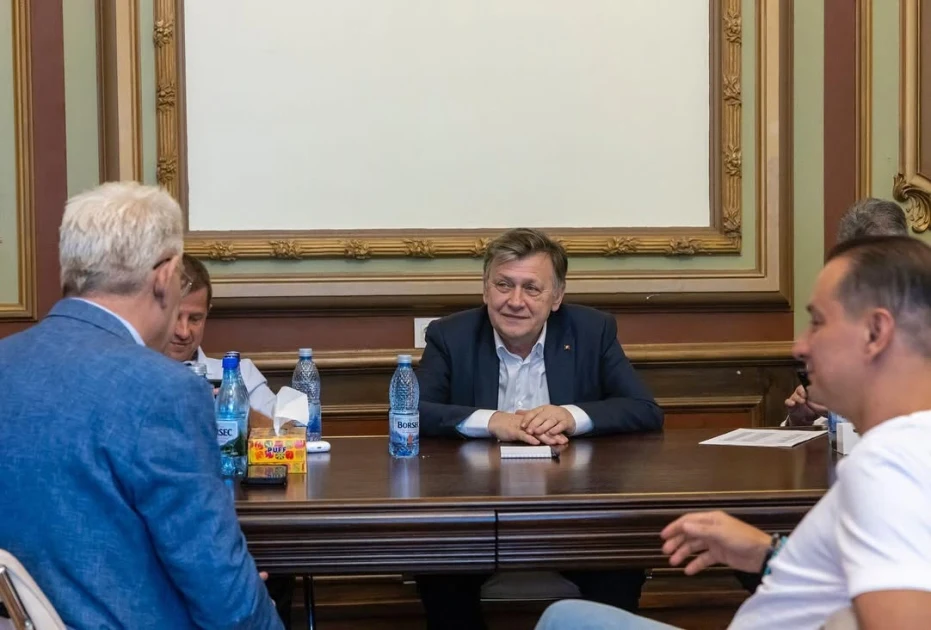Crin Antonescu îl somează pe Nicușor Dan să deblocheze criza: „Cum adică nu poate? Atunci trebuie să demisioneze!”