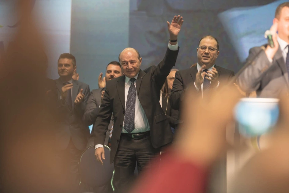 Băsescu îl critică pe Nicușor Dan: „Nu-i poate garanta nimeni înainte de vot cele 233 de voturi”