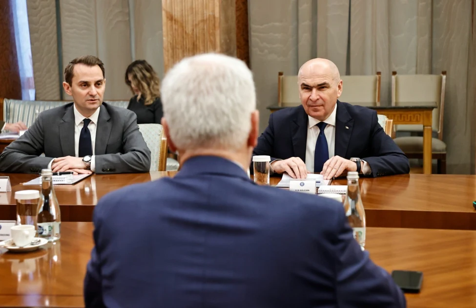 Întâlnirea lui Ilie Bolojan cu sindicatele și patronatele: ce se schimbă pentru IMM-uri în pachetul de relansare