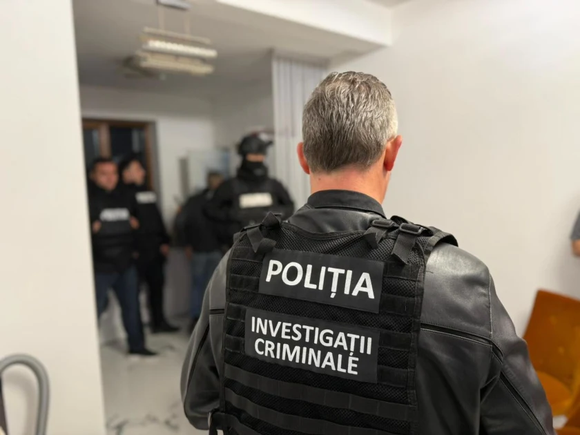 Grup suspectat de spălare de bani, destructurat: ce au găsit anchetatorii la perchezițiile din București și Satu Mare