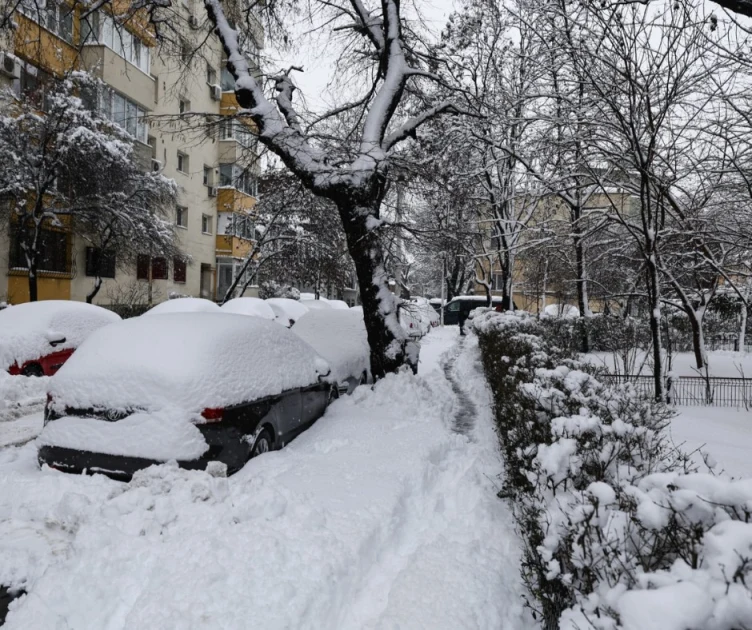 Ninsori abundente în București: ce se întâmplă cu traficul și transportul STB, după apelul primarului general Ciprian Ciucu