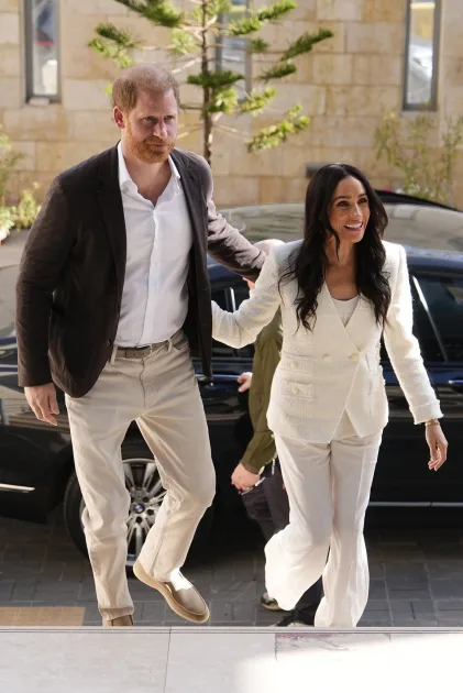Prințul Harry și Meghan ar urma să revină în Marea Britanie cu Archie și Lilibet: planul care l-a „încântat” pe Charles al III-lea