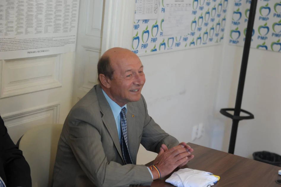 Traian Băsescu critică ideea de „guvern tranzitoriu”: „Pur și simplu batjocoresc Constituția”. Cui atribuie responsabilitatea