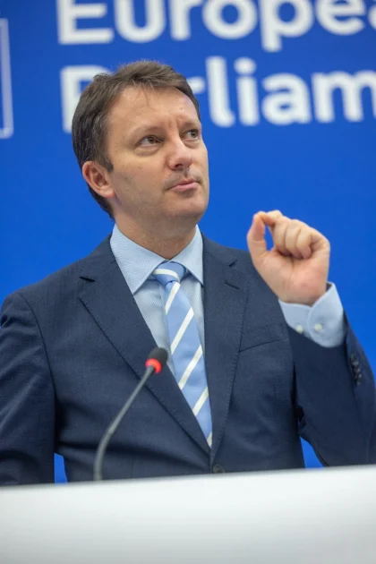 Legea salarizării, termen 31 august în PNRR: Mureșan cere PSD să renunțe „în ultimul ceas” la „jocul electoral”