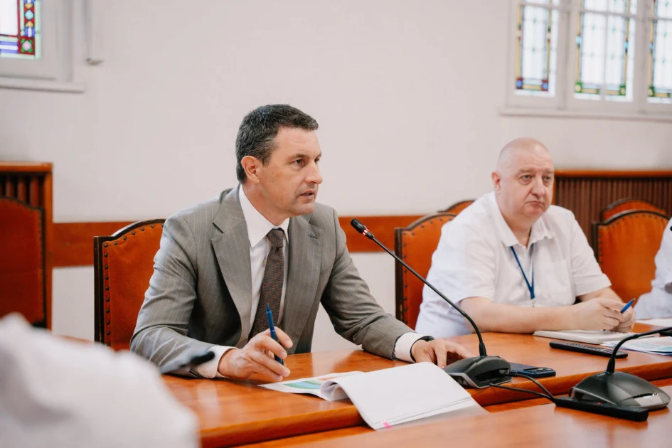 Tanczos Barna: „Prețul motorinei este inacceptabil de mare”. Vicepremierul cere ieftiniri rapide la pompă