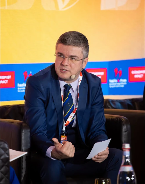 Irineu Darău (USR), despre întâlnirea Bolojan – Tănăsescu: „În clădirea Parlamentului nu poți să ascunzi vreo întâlnire”