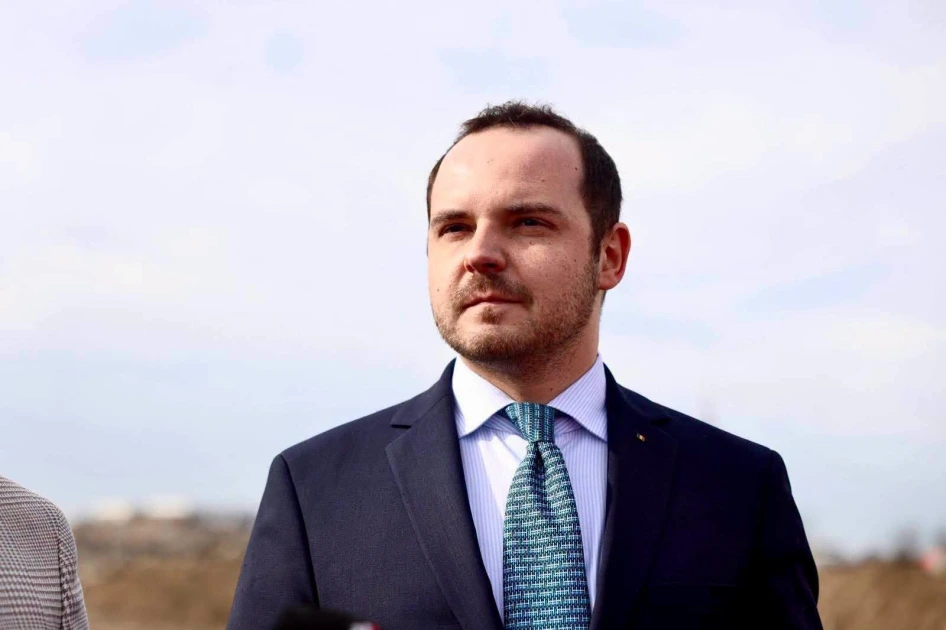 Rogobete, clip din sala de operații cu replică pentru Ilie Bolojan: „Operăm pe întuneric?”