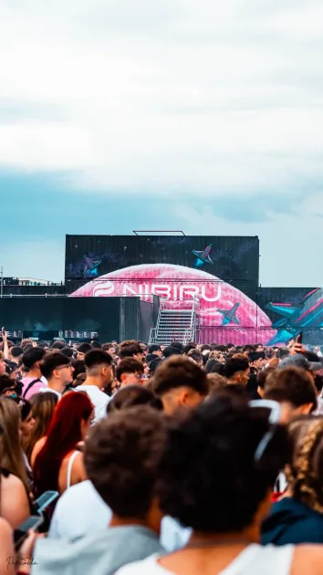 Ghid NIBIRU 2026: program, Promenadă, bilete și reguli de acces în Costinești (16 iulie–31 august)