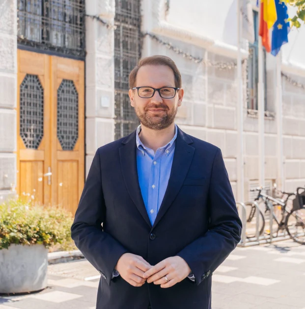 Dominic Fritz, mesaj ironic după decizia CCR privind „amendamentul Fritz”: „Bună dimineața. Tot nu votăm un guvern PSD.”