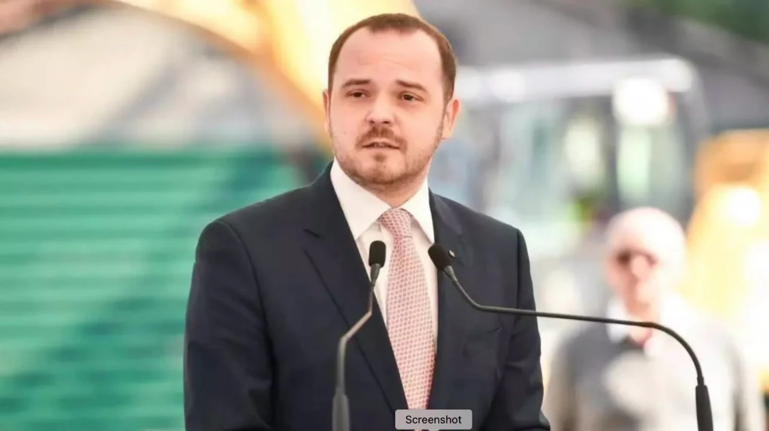 Rogobete, clip din sala de operații cu replică pentru Ilie Bolojan: „Operăm pe întuneric?”