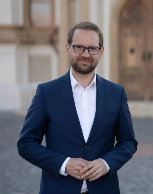 Dominic Fritz, mesaj ironic după decizia CCR privind „amendamentul Fritz”: „Bună dimineața. Tot nu votăm un guvern PSD.”