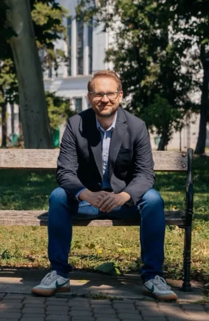 Dominic Fritz, mesaj ironic după decizia CCR privind „amendamentul Fritz”: „Bună dimineața. Tot nu votăm un guvern PSD.”