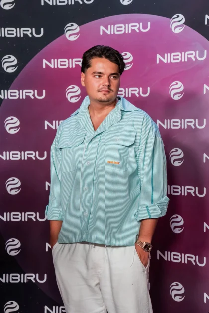 Selly face „Crăciunul în septembrie” la NIBIRU. Sezonul de la Costinești se prelungește până pe 6 septembrie