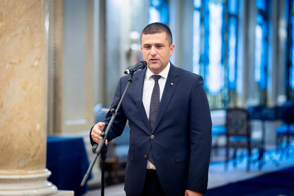 Radu Miruță, despre barjele scufundate pe Dunăre: „Guvernul încearcă astfel de soluții, dar să aducă ploaie nu poate”