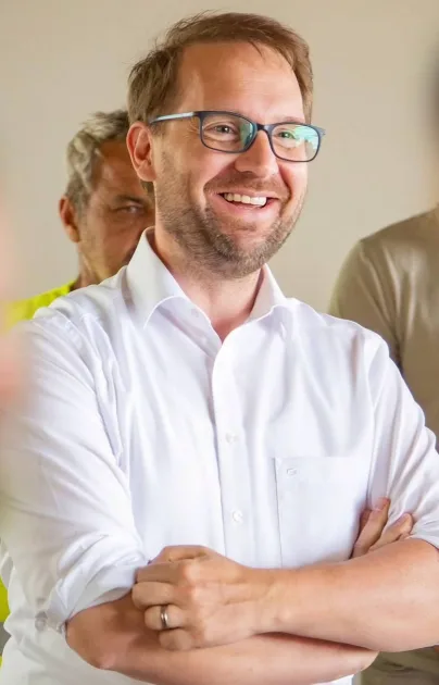 Dominic Fritz, mesaj ironic după decizia CCR privind „amendamentul Fritz”: „Bună dimineața. Tot nu votăm un guvern PSD.”