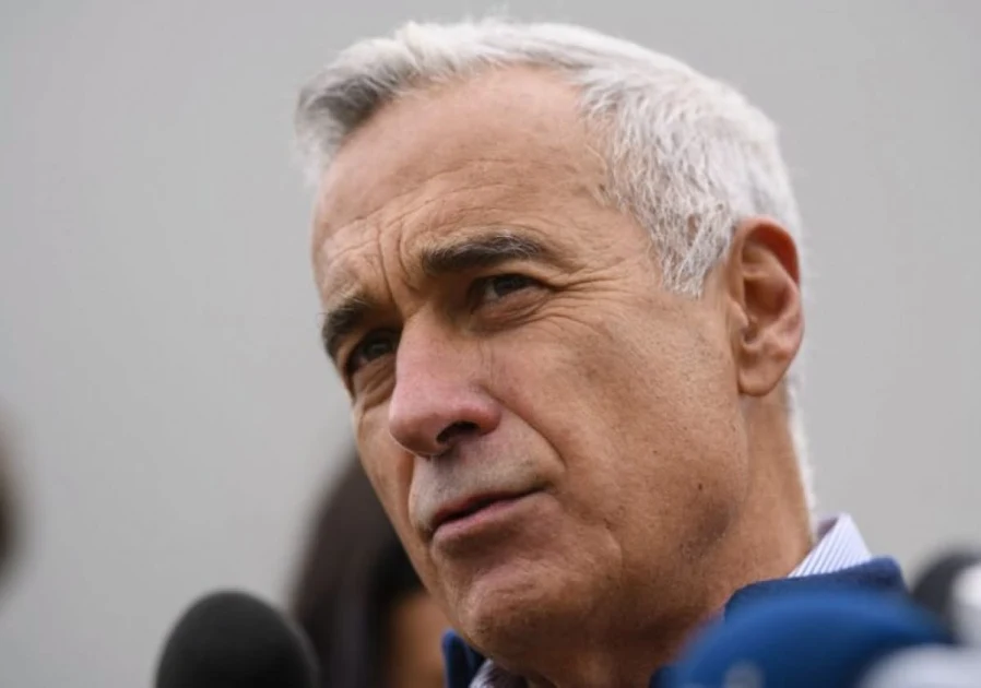 Călin Georgescu, surprins la Curtici: mașina cu care a sosit, parcată pe două locuri pentru persoane cu dizabilități
