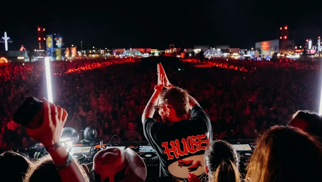 GALAXIA, încă o seară „sold out” la NIBIRU: 82.000 de vizitatori și show-ul lui HUGEL în ziua a doua