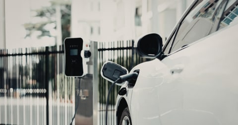 Scumpirea carburanților în Europa: vânzările de mașini electrice au crescut puternic în primul trimestru