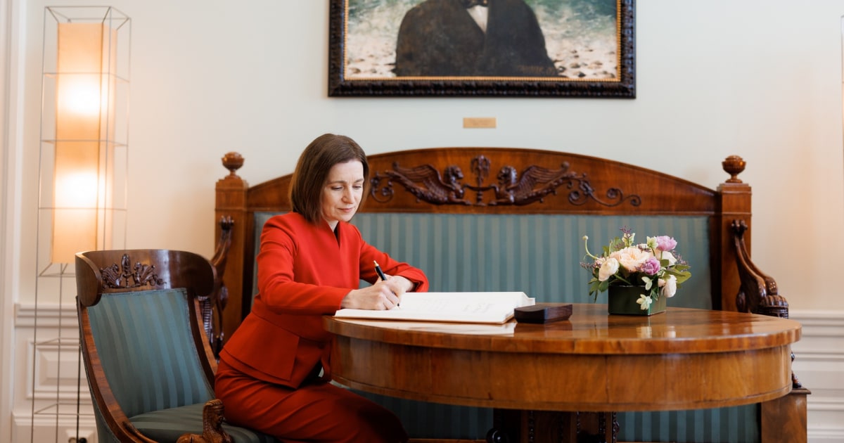Maia Sandu, decorată în Parlamentul European cu Ordinul European de Merit. Discursul, întrerupt de Cristian Rizea
