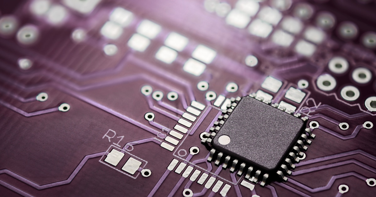 Șeful SK Group: deficitul de cipuri de memorie ar putea continua până în 2030, pe fondul cererii pentru AI