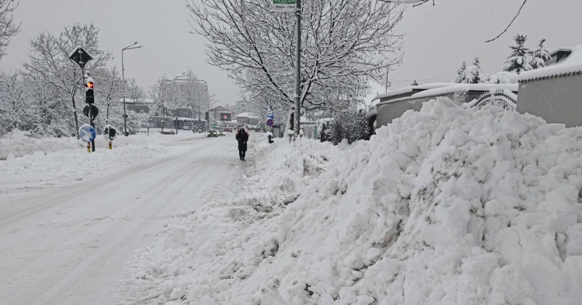 Ninsori abundente în București: ce se întâmplă cu traficul și transportul STB, după apelul primarului general Ciprian Ciucu
