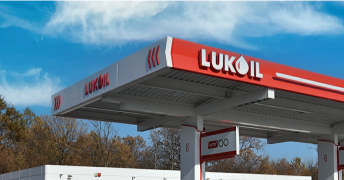 Acordul Lukoil cu Carlyle rămâne preliminar: ce înseamnă pentru vânzarea activelor, în contextul interesului Chevron