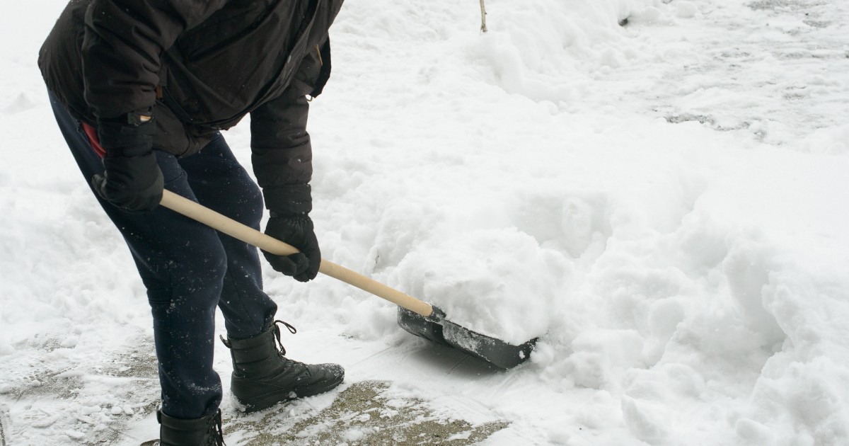 Viscolul a blocat zeci de mașini în șapte județe și în București: intervenții IGSU și peste 1.000 de oameni fără curent