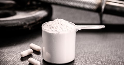 Creatina și densitatea osoasă: ce arată studiile la femei aflate la postmenopauză (BMD, șold, col femural)