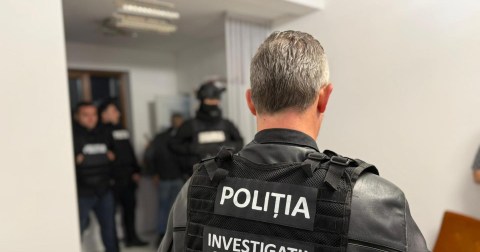 Grup suspectat de spălare de bani, destructurat: ce au găsit anchetatorii la perchezițiile din București și Satu Mare