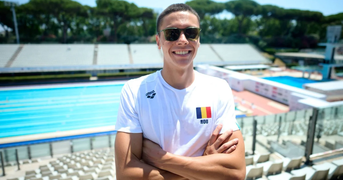 David Popovici, aur la 200 m liber la Europenele de la Paris. Timpul de 1:44,15 și recordul său unic