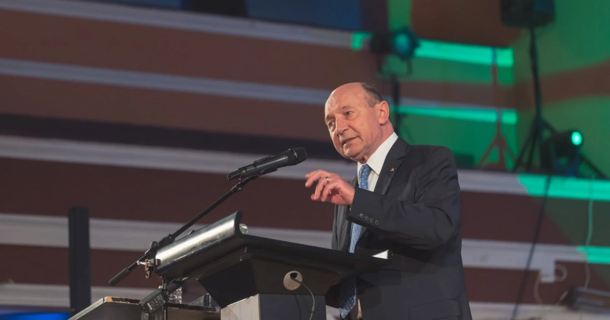 Băsescu îl critică pe Nicușor Dan: „Nu-i poate garanta nimeni înainte de vot cele 233 de voturi”