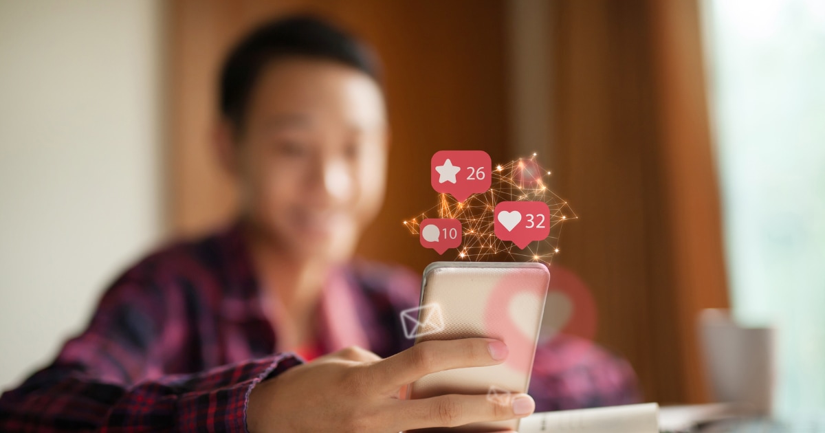 Raed Arafat cere o dezbatere urgentă despre limitarea accesului copiilor la rețelele sociale: ce ar urma să decidă Parlamentul