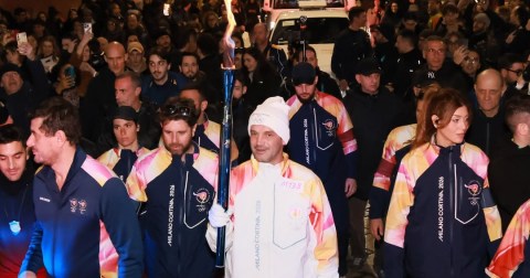 Cristian Chivu a alergat cu torța olimpică la Milano: ce urmează în ștafeta pentru Milano–Cortina 2026