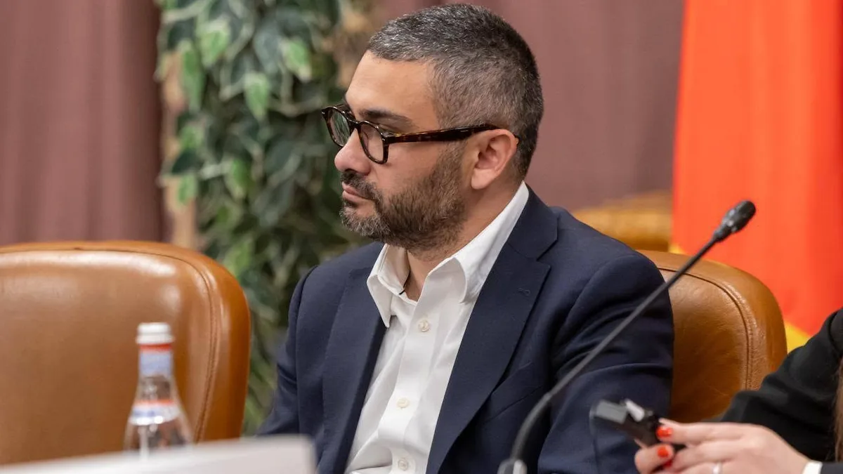 Florin Manole apără în Parlament zborul la Mykonos: „Ar fi trebuit oare Camera de Comerț să facă o întâlnire bilaterală în Ferentari?”