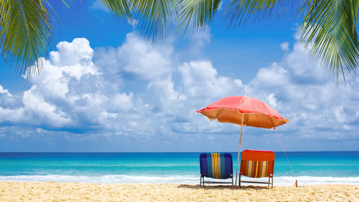 În august 2026, pachetele de vacanță s-au scumpit cu 11,9% într-un an în România, față de 3,2% în UE