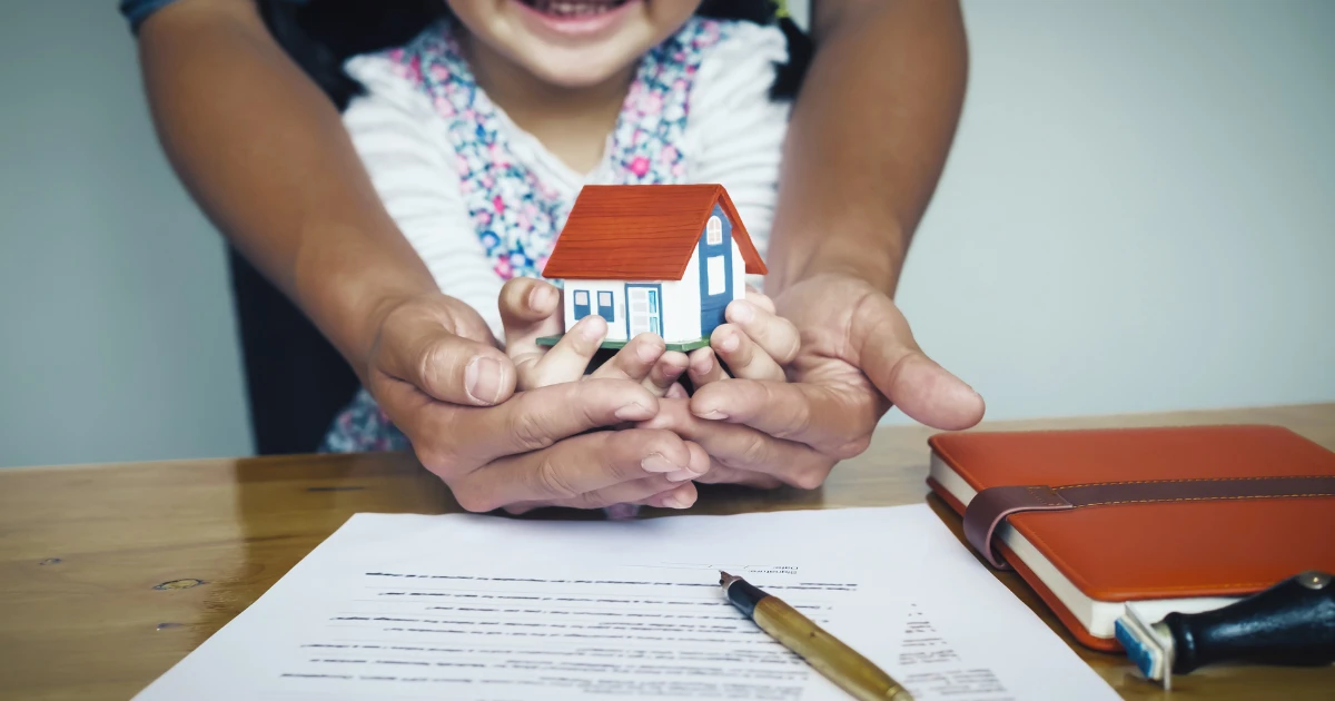 Succesiunea nefinalizată: pe numele cui rămâne casa sau terenul și ce poți face fără certificat de moștenitor