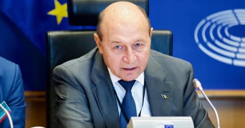 Traian Băsescu îl avertizează pe Nicușor Dan: „Guvernul meu” este „o capcană”
