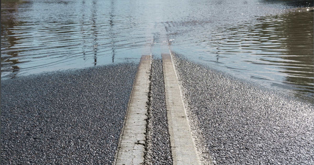 Pericol de inundații: INHGA anunță cod portocaliu și cod galben pe râuri din 16 județe, până duminică la prânz