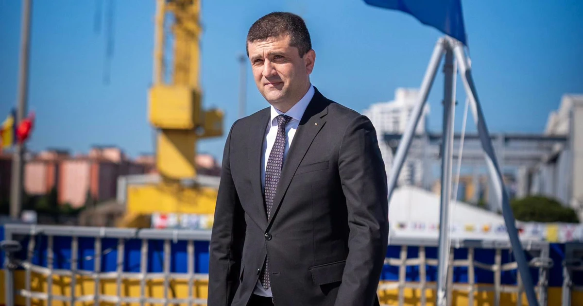 Radu Miruță, despre barjele scufundate pe Dunăre: „Guvernul încearcă astfel de soluții, dar să aducă ploaie nu poate”