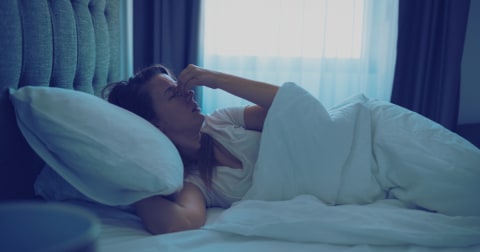 Studiu: 85% dintre români au avut cel puțin o „noapte albă” în ultima lună din cauza problemelor financiare