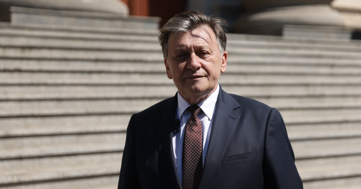 Crin Antonescu: „coaliţia nu merge”, dar Guvernul Bolojan va supravieţui. „USR-ist de bunăvoie şi cu plăcere”