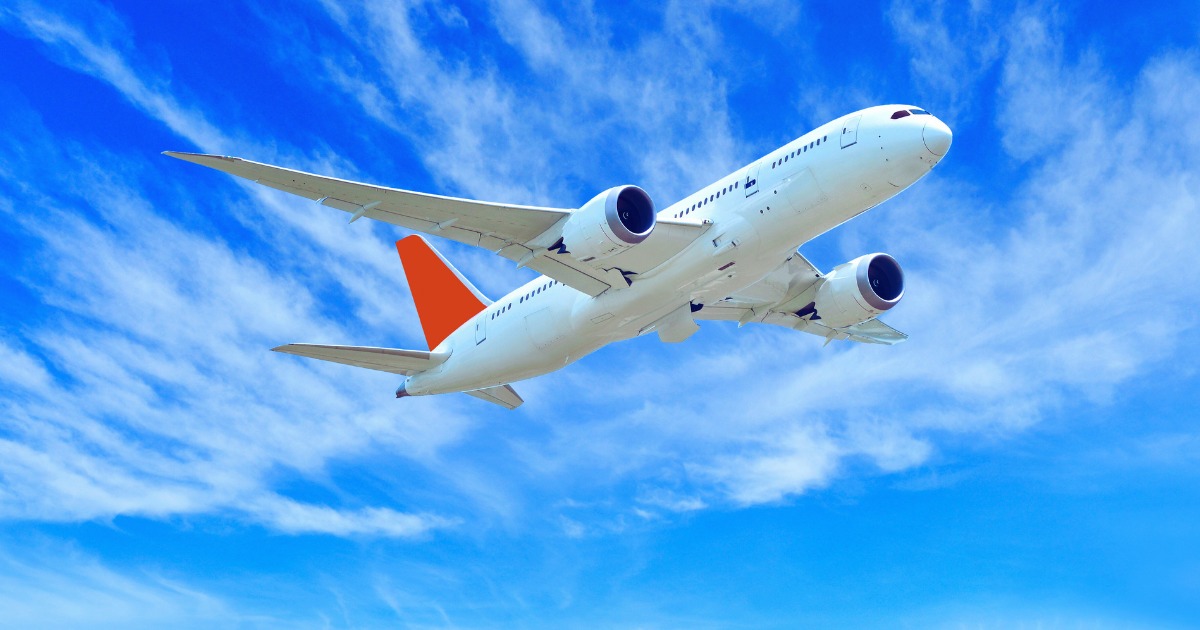 Samuel Leeds spune că a plătit 150.000 de lire (aprox. 170.000 euro) pe un avion privat din Dubai: „Nu am plecat din cauza rachetelor”