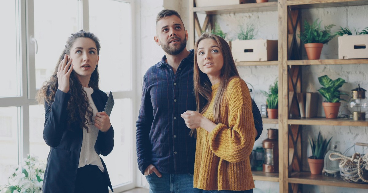 Studiu Wells Fargo: 64% dintre părinții cu copii Gen Z (18–28) spun că încă îi susțin financiar. Ce tensiuni apar în familie