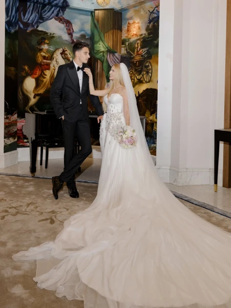 Andreea Bălan, primele imagini în rochie de mireasă la cununia religioasă din 10 mai 2026: trenă detașabilă și voal lung