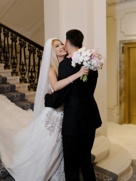 Andreea Bălan, primele imagini în rochie de mireasă la cununia religioasă din 10 mai 2026: trenă detașabilă și voal lung