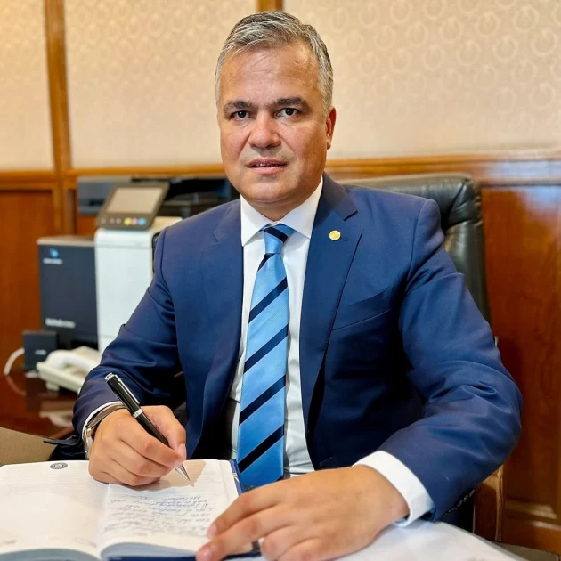Adrian-Ioan Veștea spune că astăzi depune la Parlament lista miniștrilor și programul de guvernare